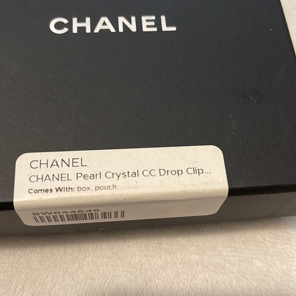 Chanel Pearl Crystal CC Earrings - Picture 5 of 6